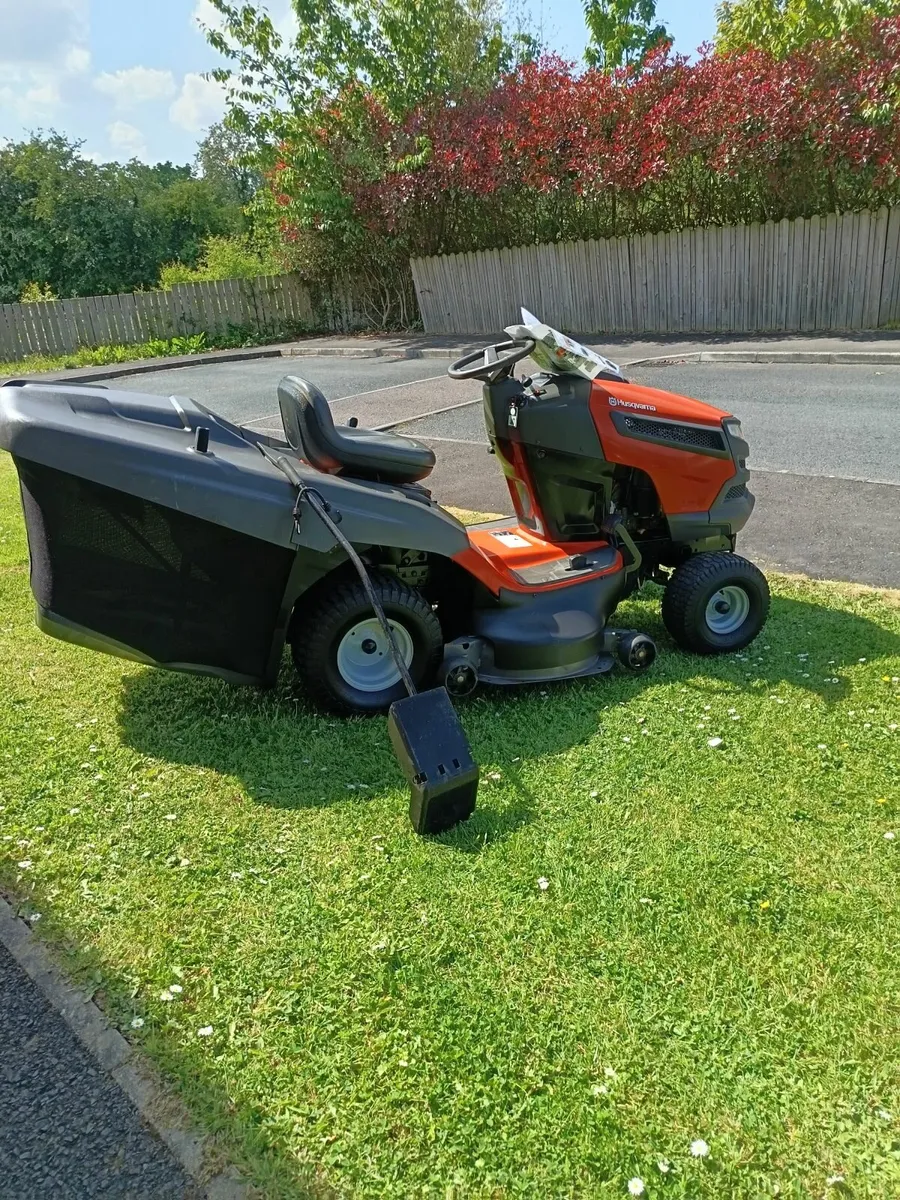 Husqvarna petrol ride on lawnmower - Image 4