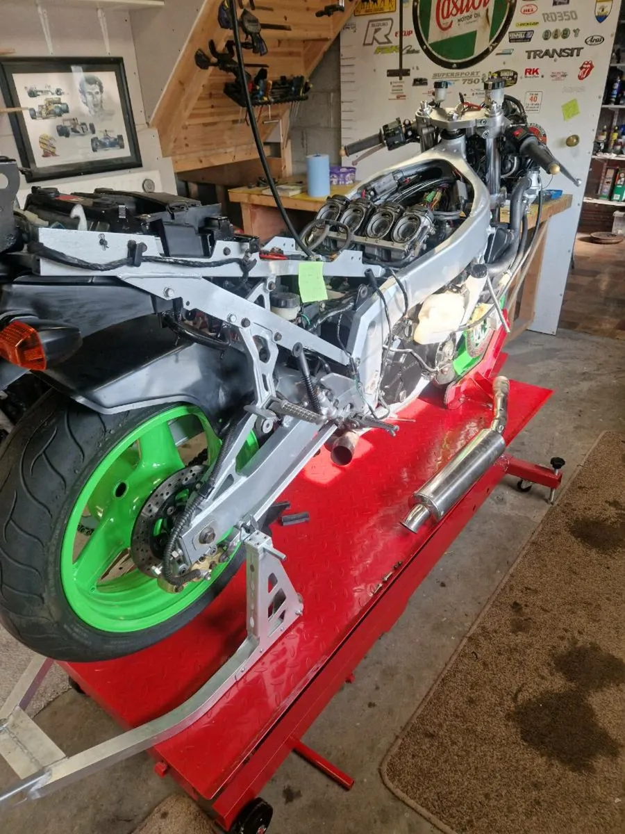 2 x zxr750 - Image 3