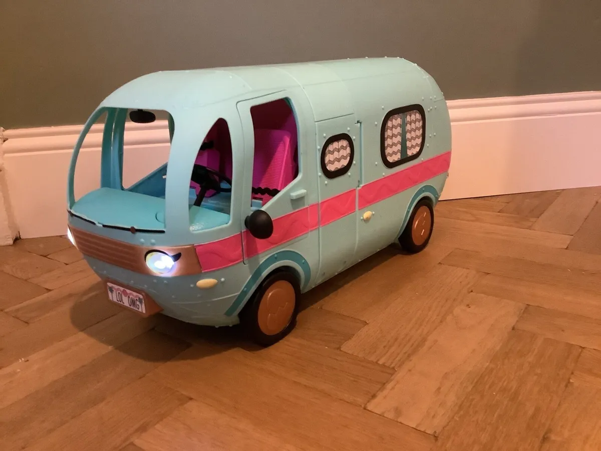 LOL Glamper Camper Van With 3 Dolls - Image 1