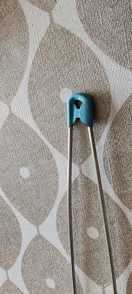 Vintage stitch holder and kilt pin - Image 1
