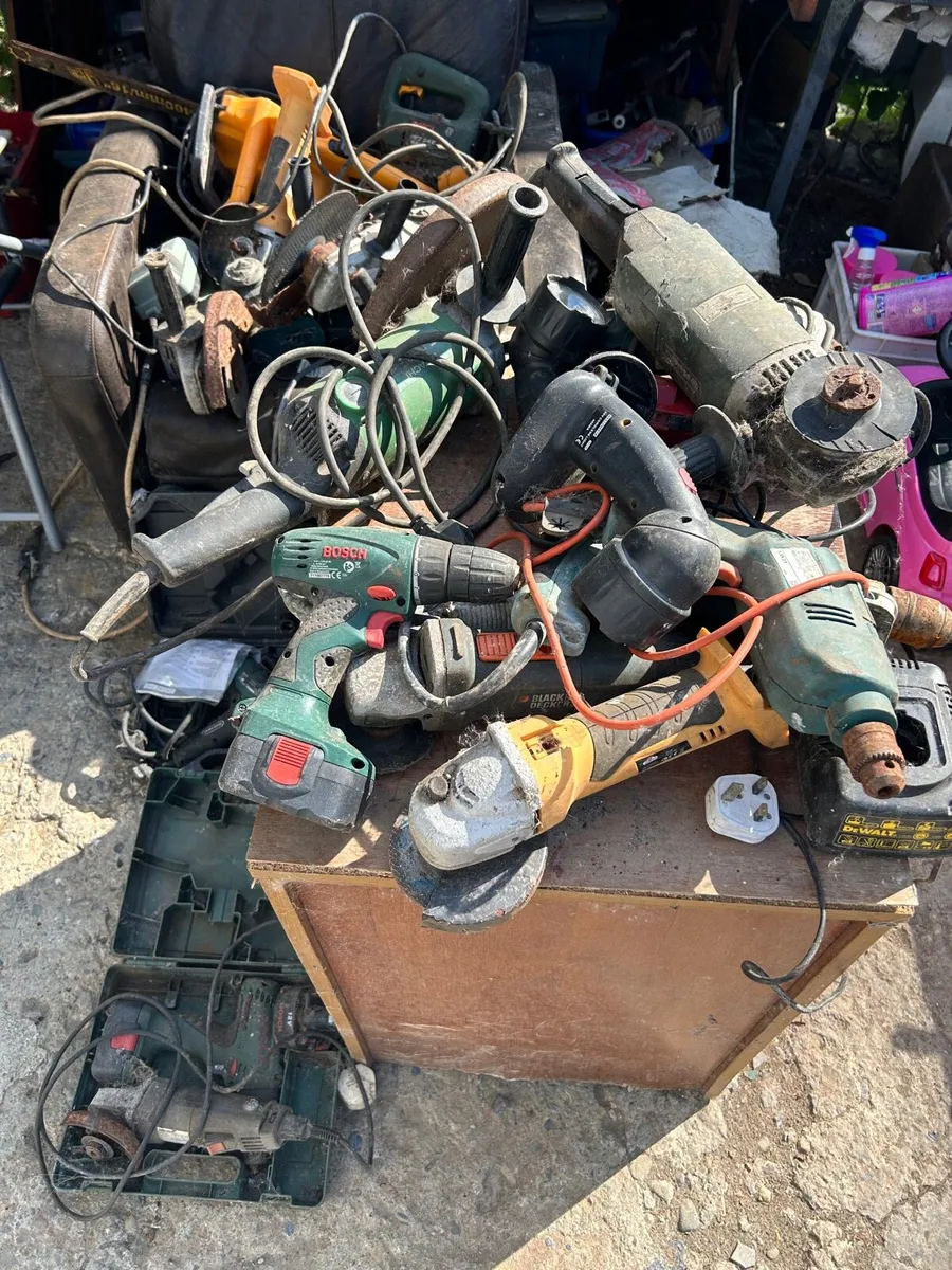 Selection of tools - Image 1