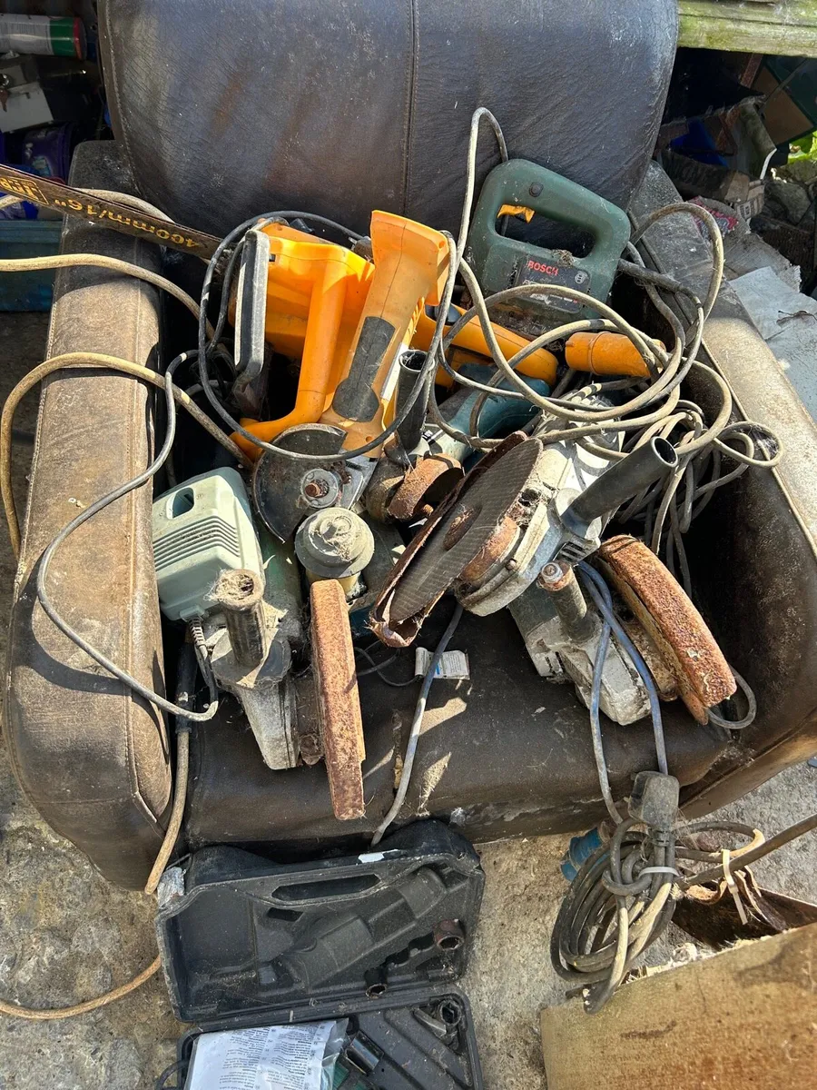 Selection of tools - Image 2