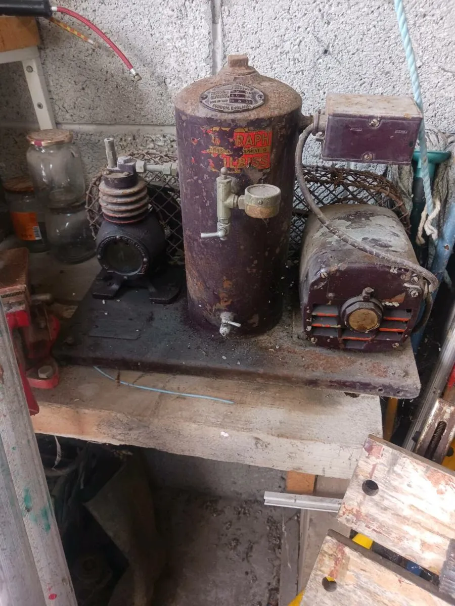 Antique air comoressor - Image 1
