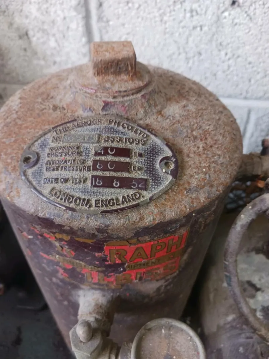 Antique air comoressor - Image 2