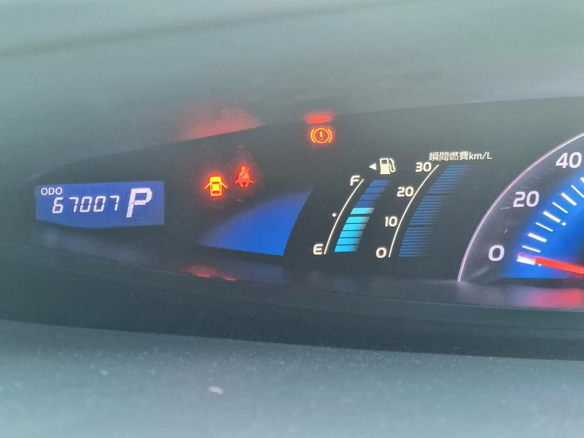 2012Toyota Estima Hybrid 2.4L automatic. 67K km - Image 4