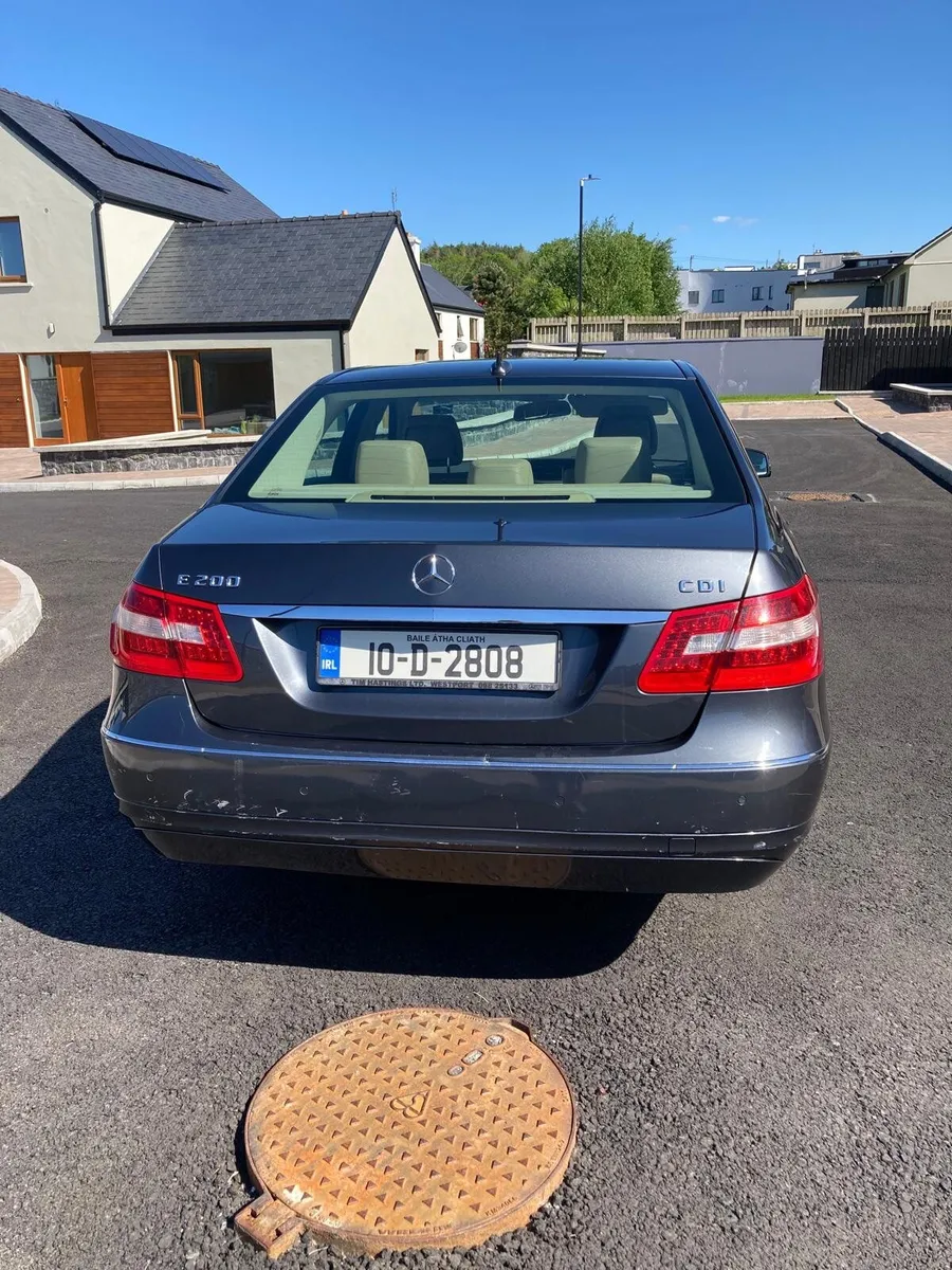 Mercedes-Benz E-Class 2010 - Image 2