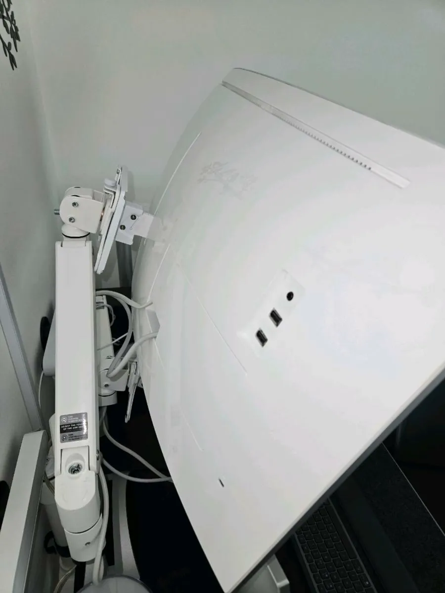 Samsung 34" monitor and monitor arm - Image 1