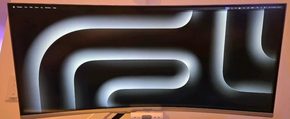 Samsung 34" monitor and monitor arm - Image 3