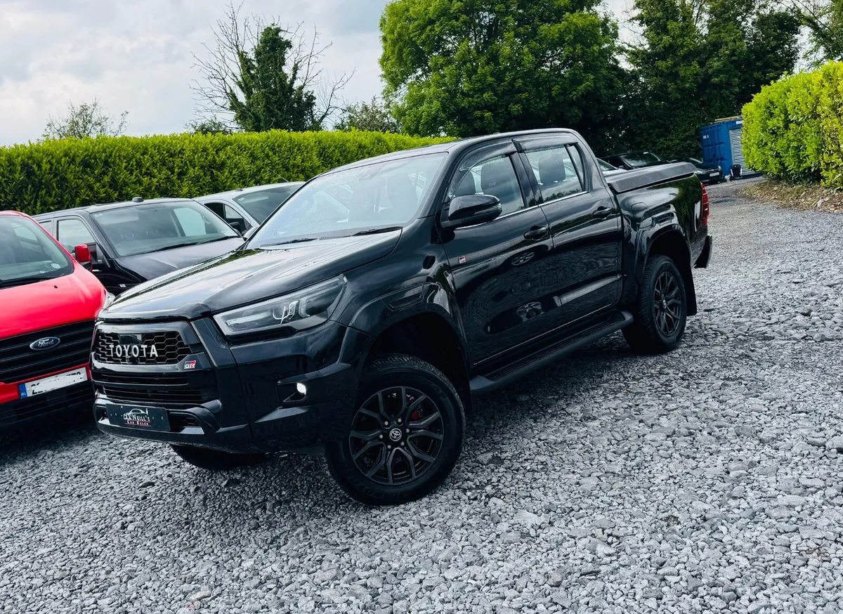 2023 Toyota Hilux GR SPORT AUTOMATIC TOP SPEC!! - Image 2