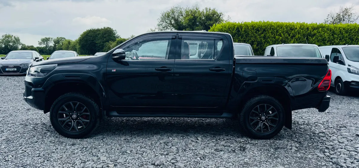 2023 Toyota Hilux GR SPORT AUTOMATIC TOP SPEC!! - Image 4
