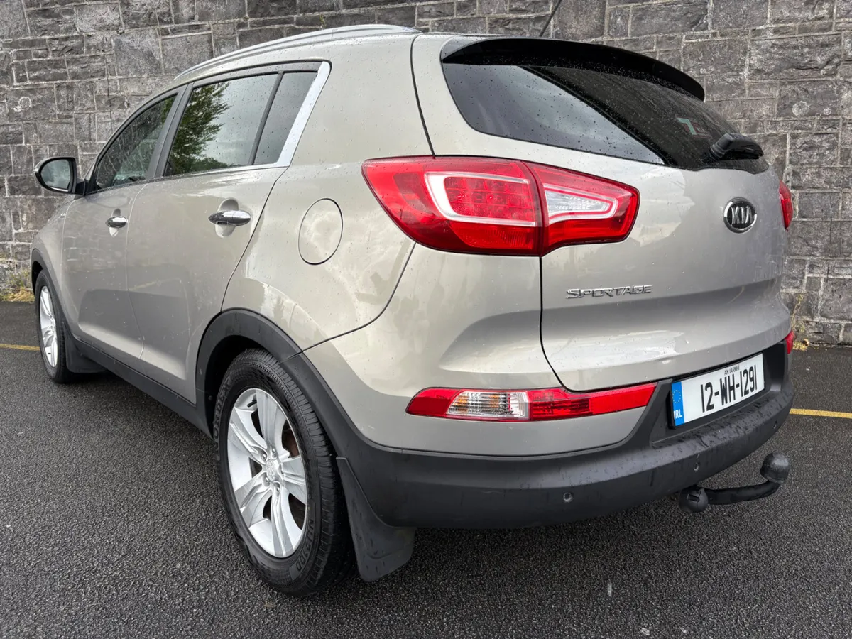 12 KIA SPORTAGE 4WD AUTO! RARE!! Trade ins welcome - Image 2