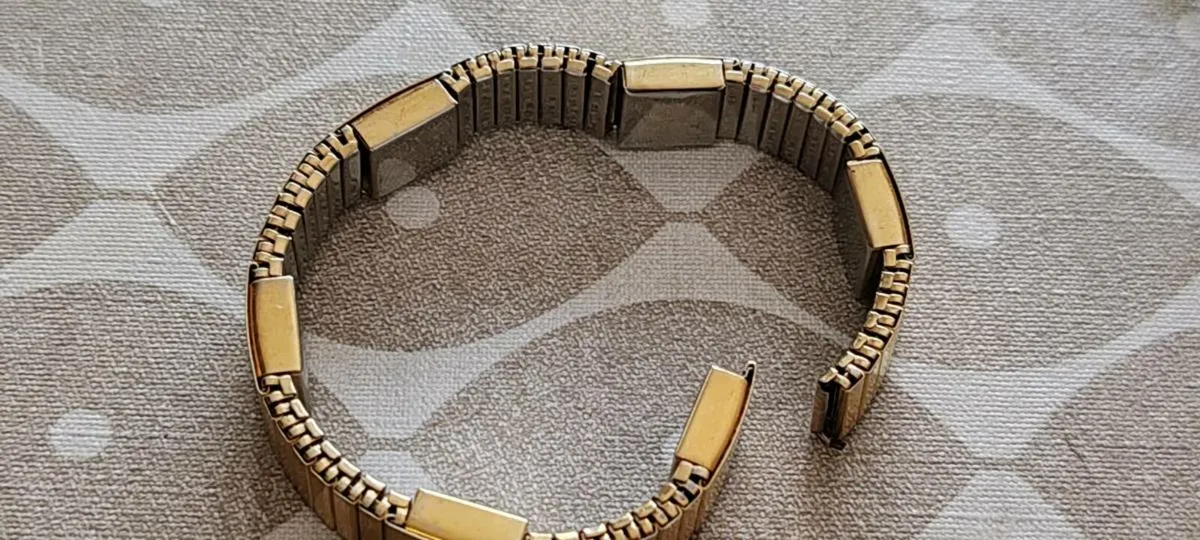 Vintage gold tone watch bracelet - Image 4