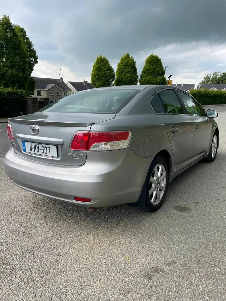 Toyota Avensis 2011 - Image 2