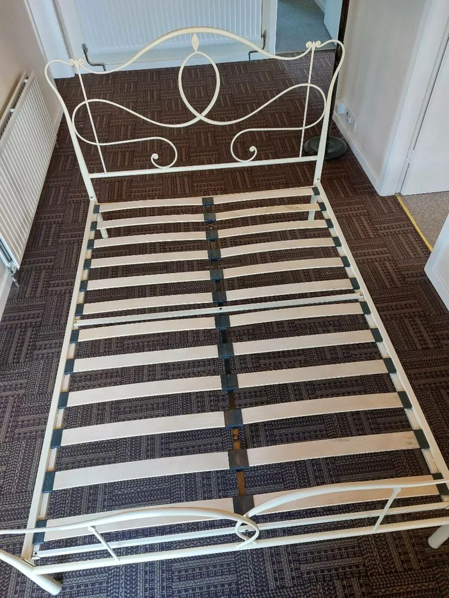 4ft 6in Double bed, Metal bedframe & mattress - Image 2