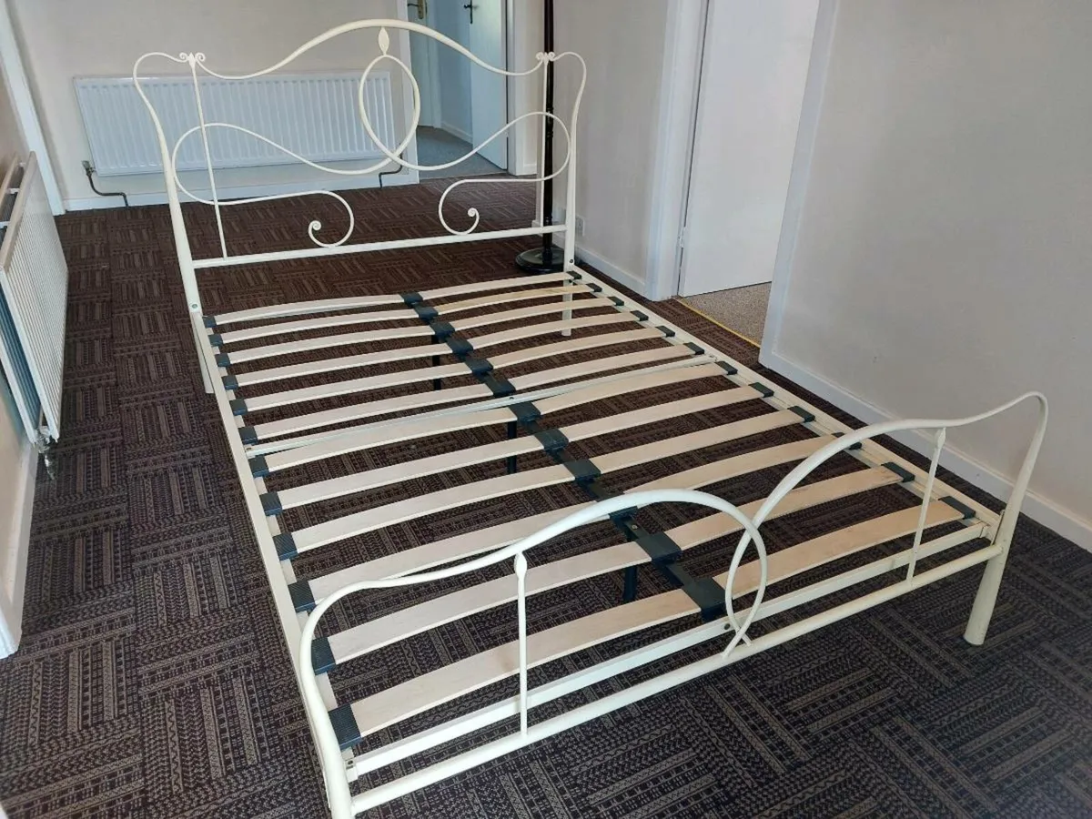 4ft 6in Double bed, Metal bedframe & mattress - Image 3