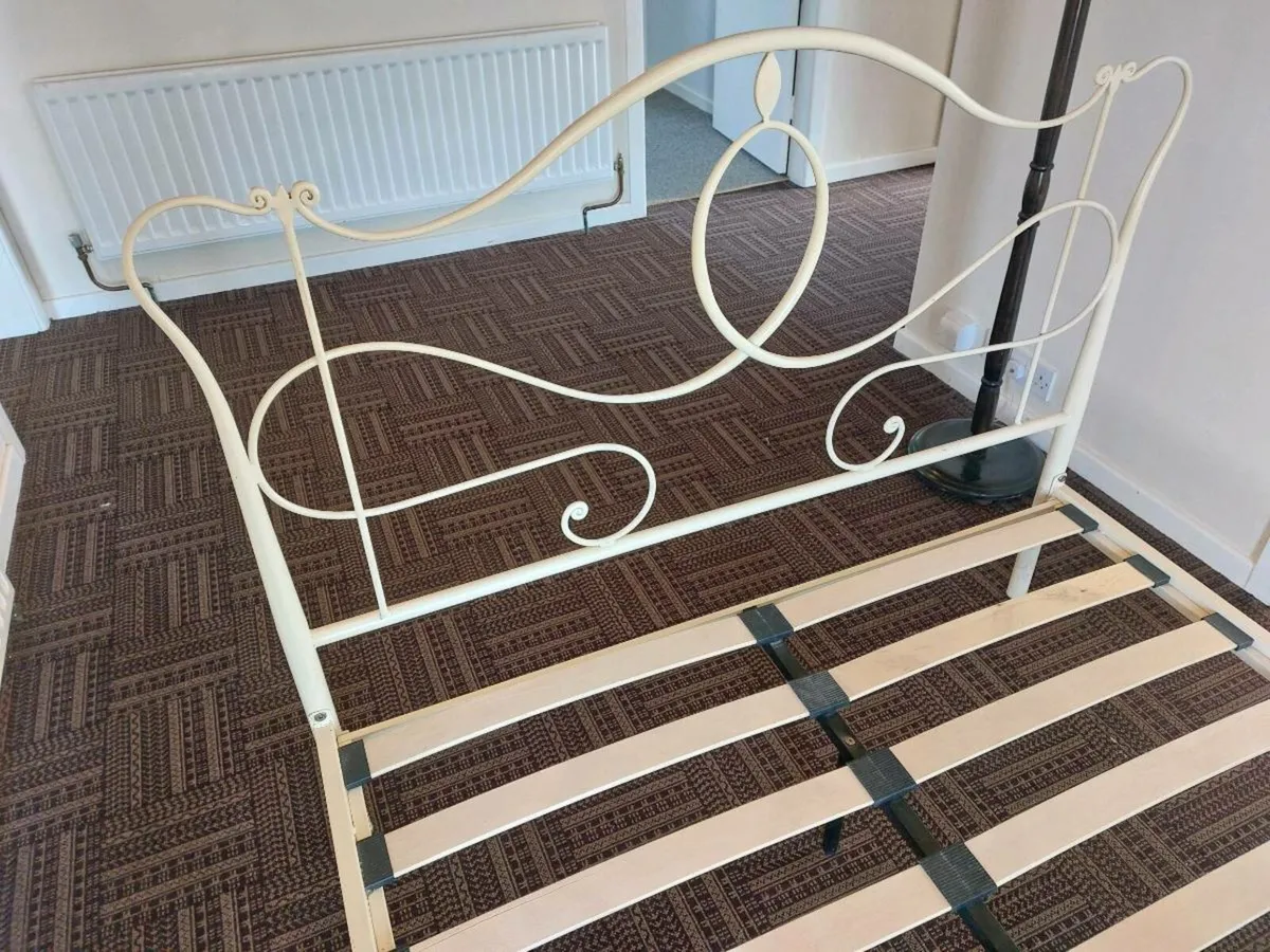 4ft 6in Double bed, Metal bedframe & mattress - Image 4