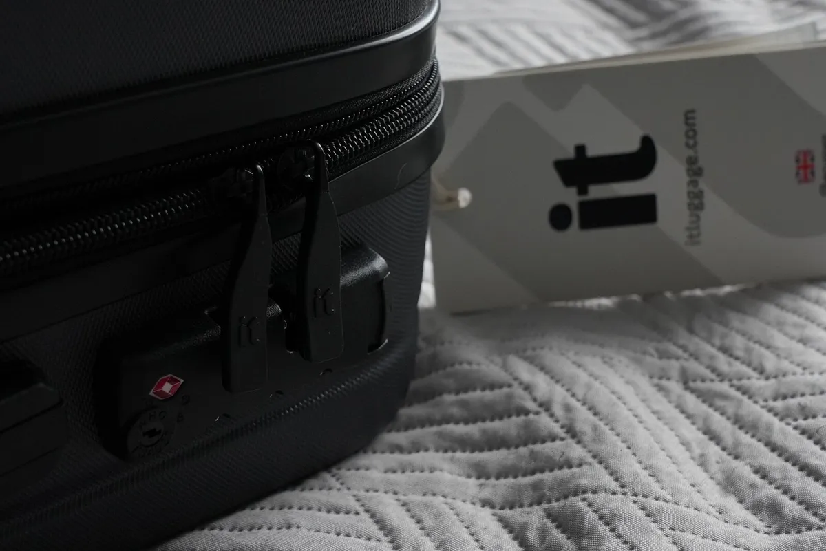 IT Luggage Legion Suitcase - Brand New - Image 2