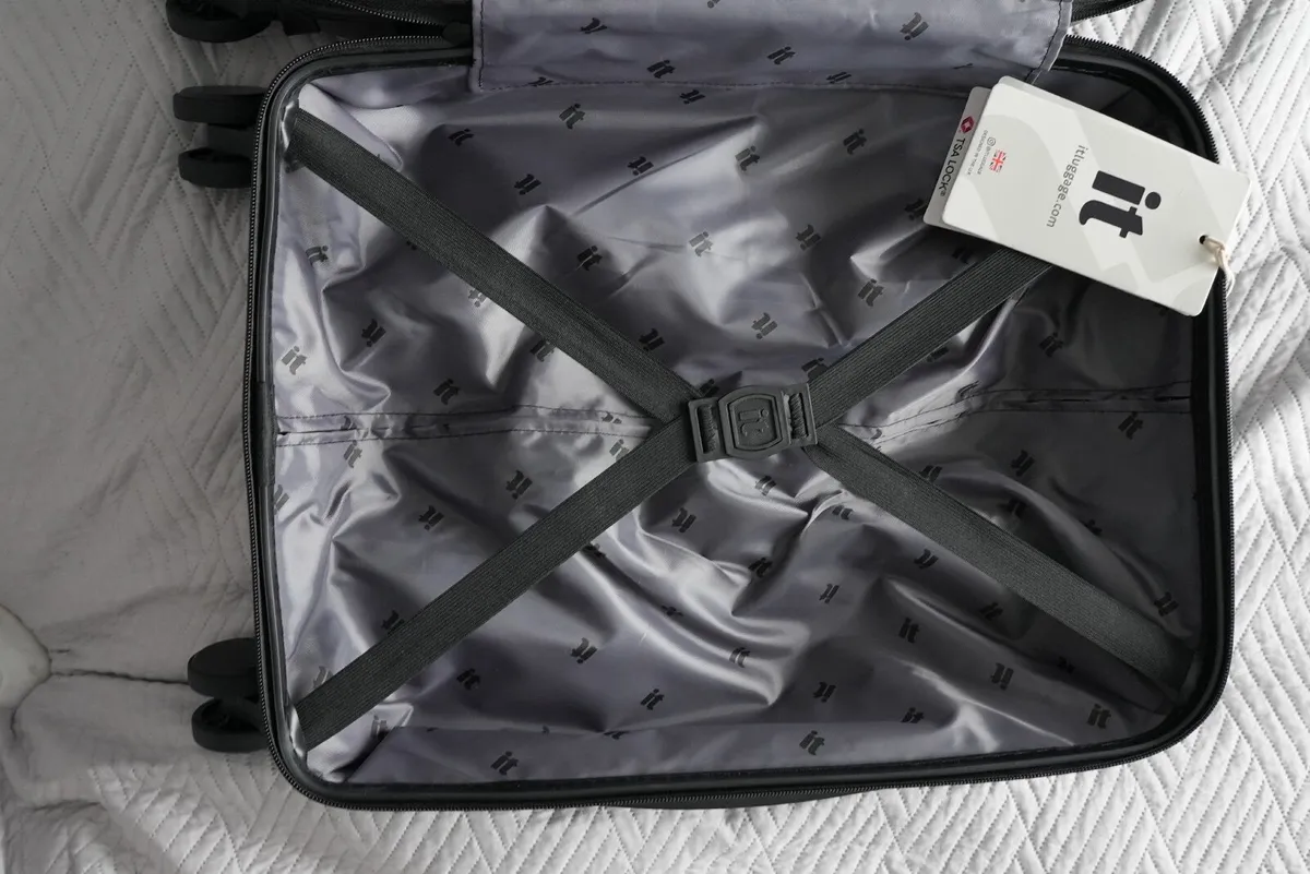 IT Luggage Legion Suitcase - Brand New - Image 3