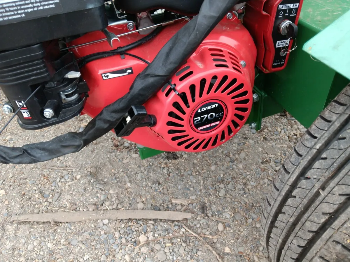 40 TON LOG SPLITTER  WITH  ITS TRAILER - Image 3