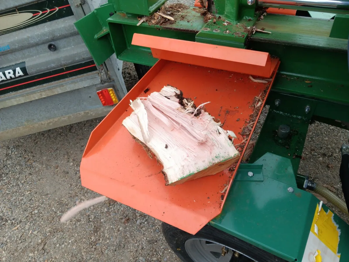 40 TON LOG SPLITTER  WITH  ITS TRAILER - Image 4