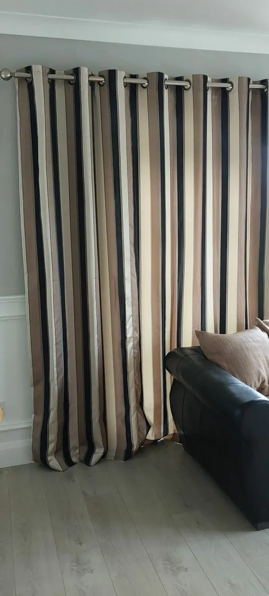 Curtains - Image 2