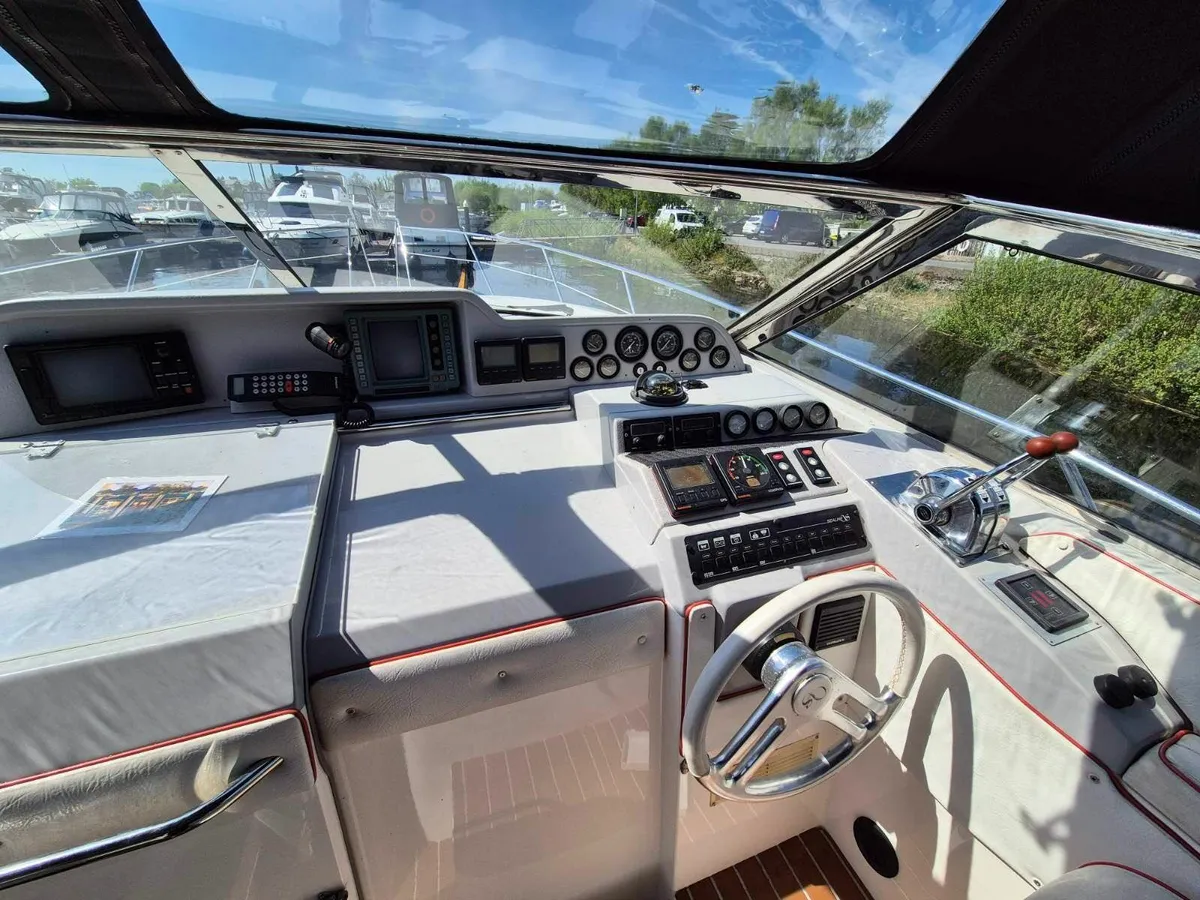 Sealine 328 Sovereign Sport Cruiser - Image 2