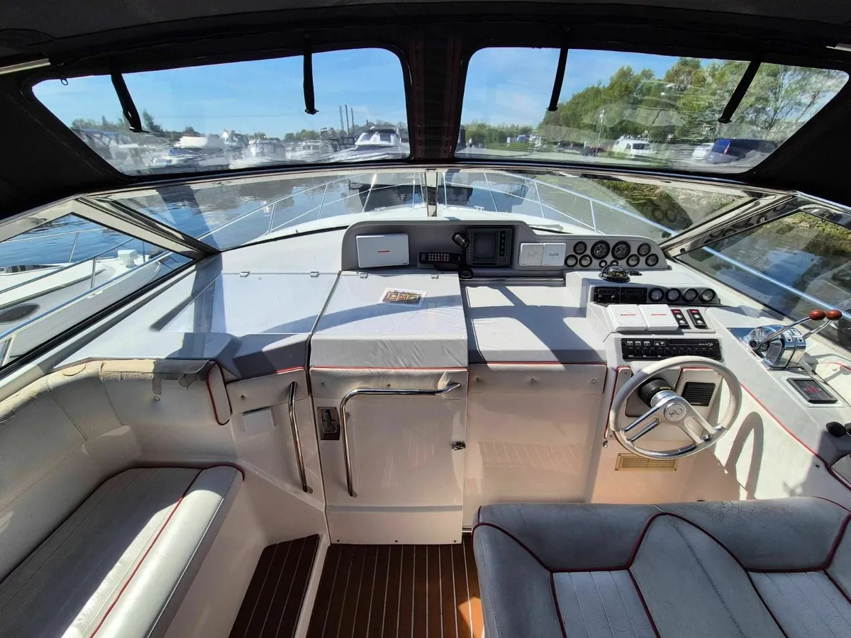 Sealine 328 Sovereign Sport Cruiser - Image 3