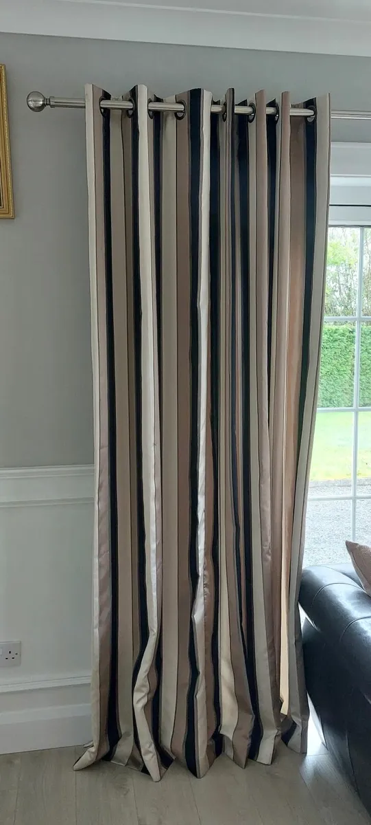 Curtains - Image 3