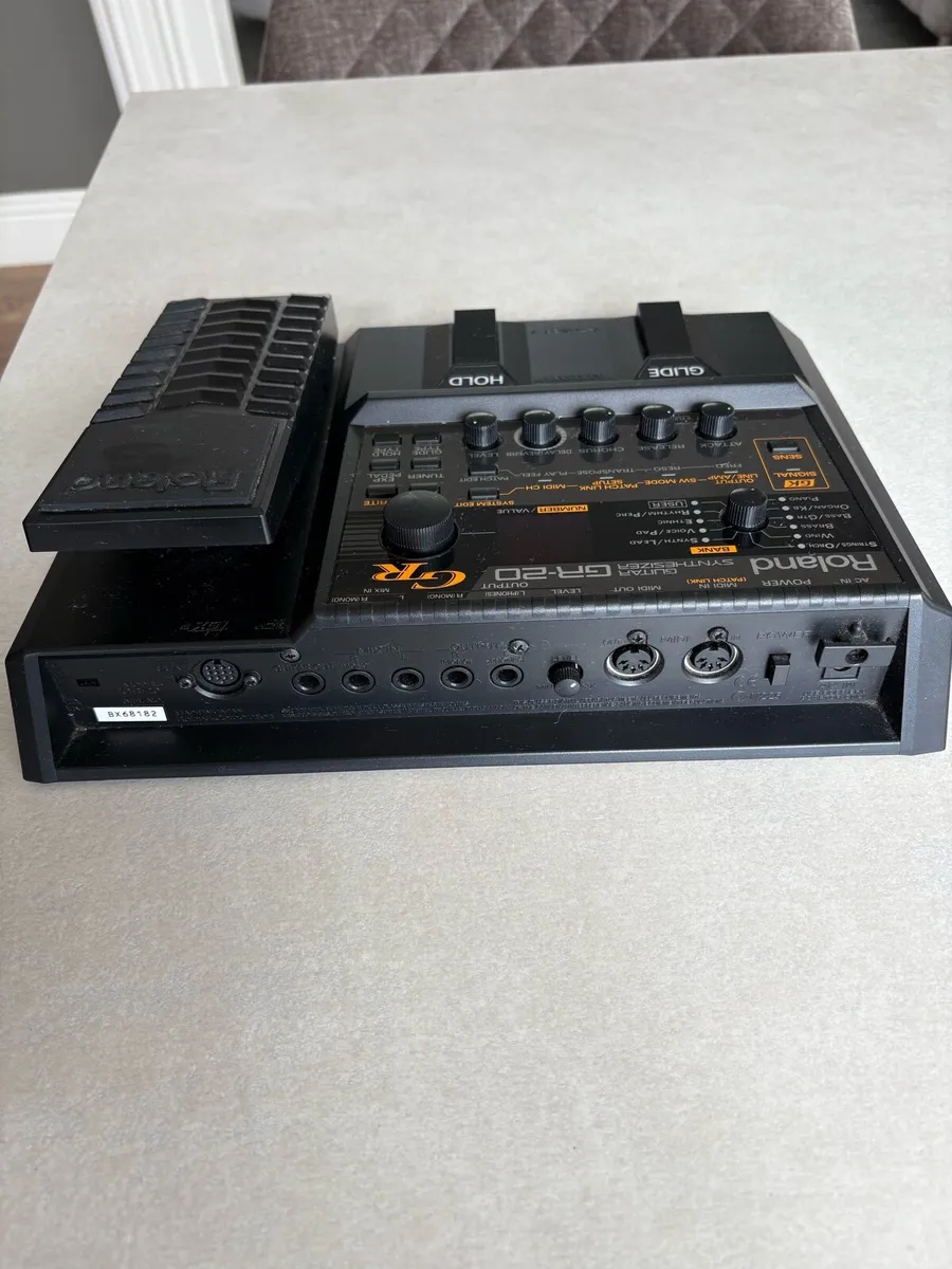 Roland GR20 Guitar Synthesizer. - Image 2