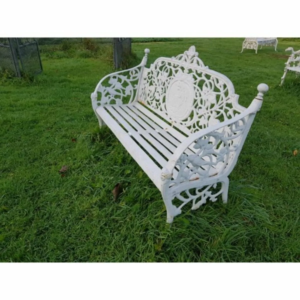 Bench – Cast Iron Lady – D822 - Image 3
