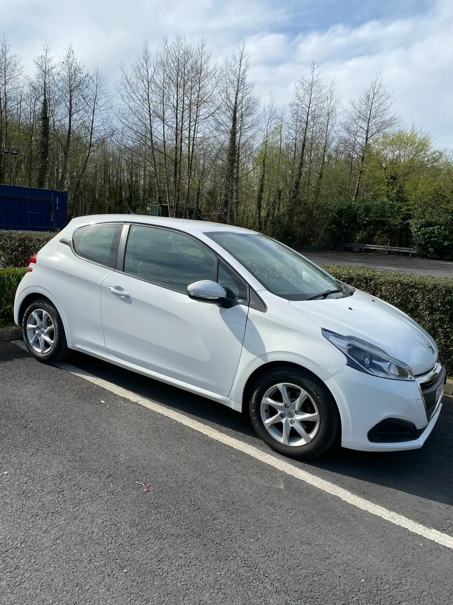 Peugeot 208 2015 - Image 2