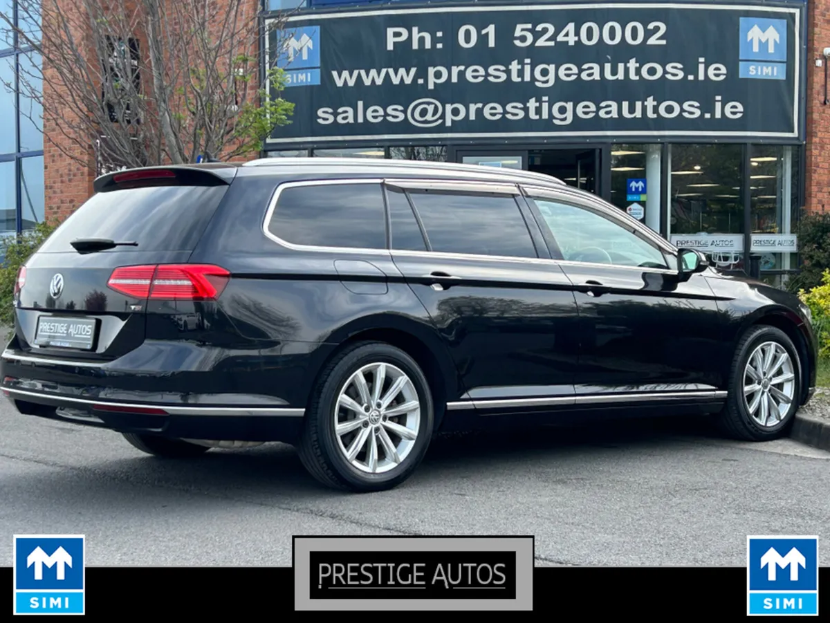 Volkswagen Passat 1.4 PETROL ELEGANCE- LINE *CAR I - Image 4