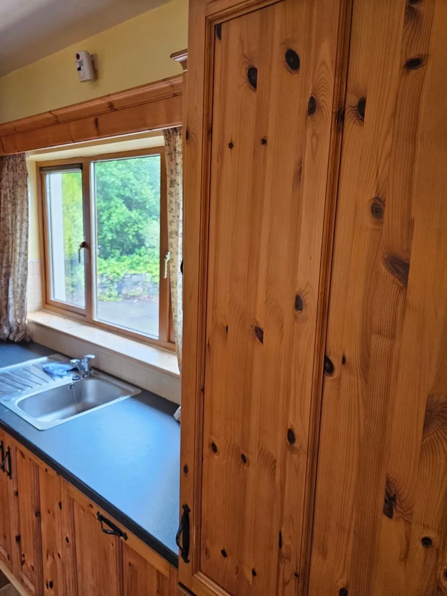 Wooden kitchen and utility - Image 4