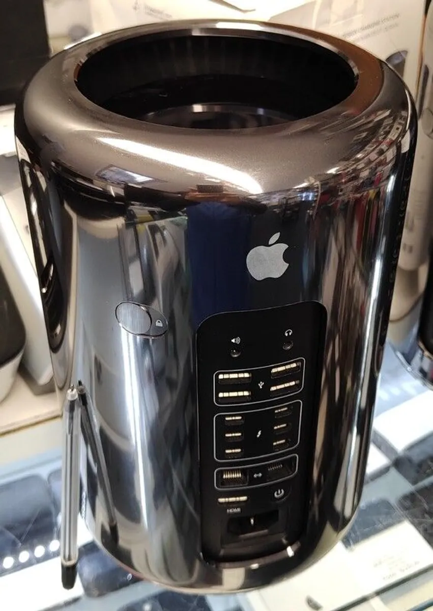 Apple Mac Pro (Late 2013) A1481 3.7GHz Intel Xeon E5, 24GB RAM, 1TB SDD macOS Sequoia (Has two Graphics: AMD FirePro D300 2GB) - Image 2