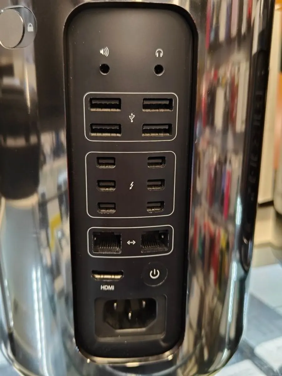Apple Mac Pro (Late 2013) A1481 3.7GHz Intel Xeon E5, 24GB RAM, 1TB SDD macOS Sequoia (Has two Graphics: AMD FirePro D300 2GB) - Image 4