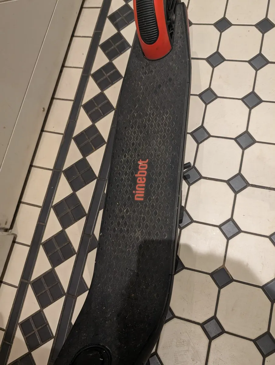 Ninebot ES1L Electric Scooter - 20kph limit - Image 4