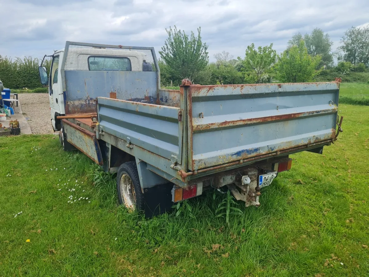 Isuzu NPR 2004 3.5t tipper - Image 3