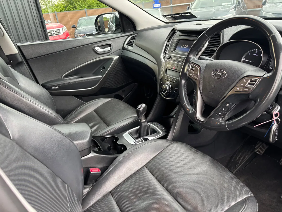 Hyundai Santa Fe 2017 Executive 4x4 - Image 2