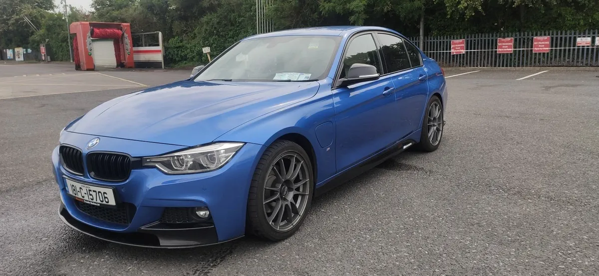 BMW 3-Series 2018 - Image 1