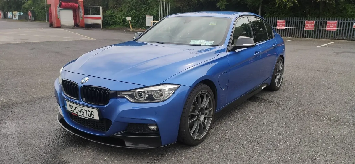 BMW 3-Series 2018 - Image 2