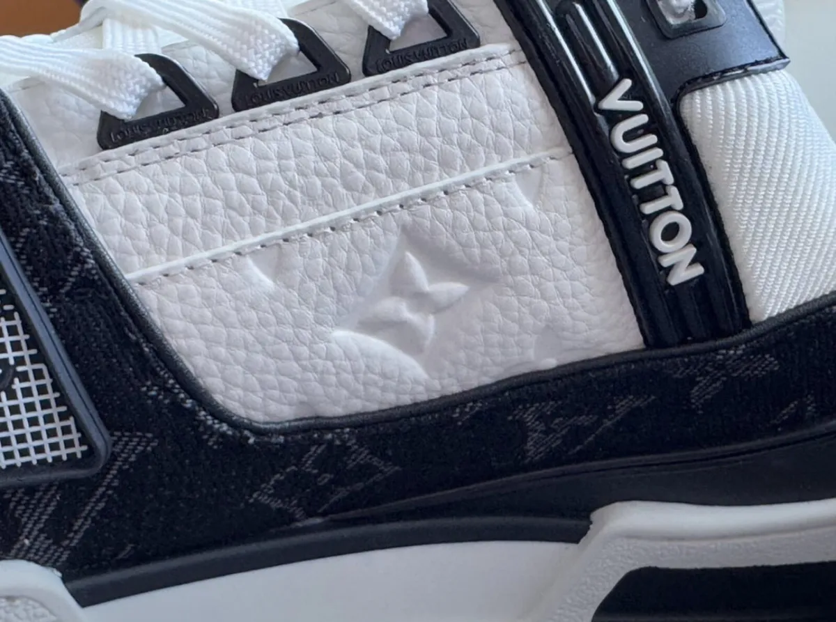 Lv trainers - Image 2