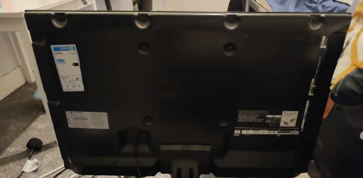 LG 32inch TV + HDMI Cable - Image 2
