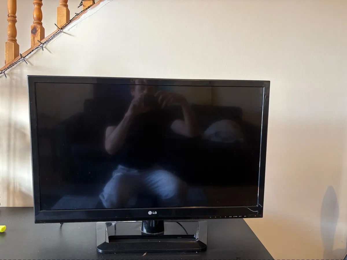 LG 32inch TV + HDMI Cable - Image 1