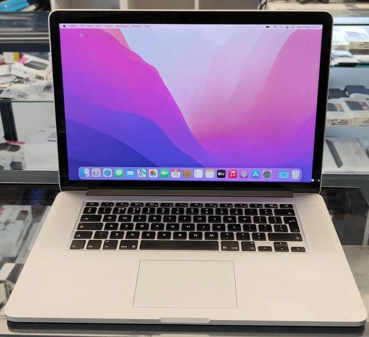 Apple MacBook Pro A1398 Retina 15.4" Mid 2015 256GB SSD 16GB Ram 2.50 GHz Core i7 macOS Monterey (Battery Cycle: 1276) - Image 2