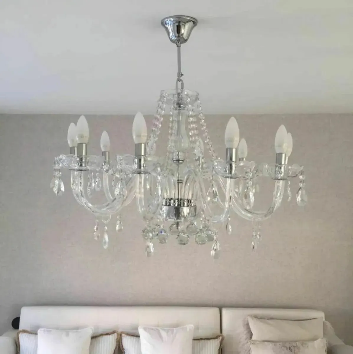 10-Light Chandelier: Modern Elegance for Spaces - Image 3