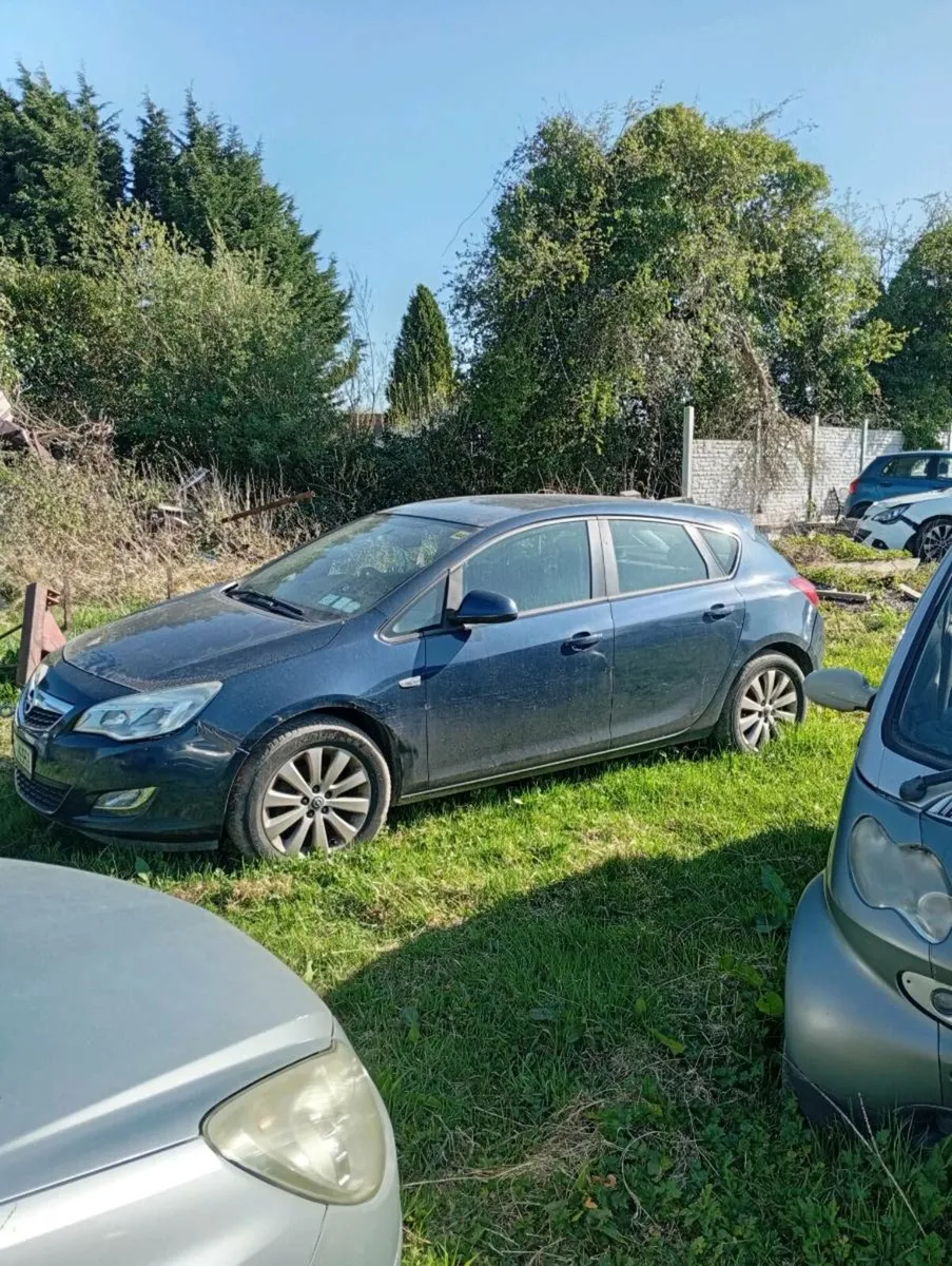 Opel Astra(Needs Clutch) Has NCT - Image 3