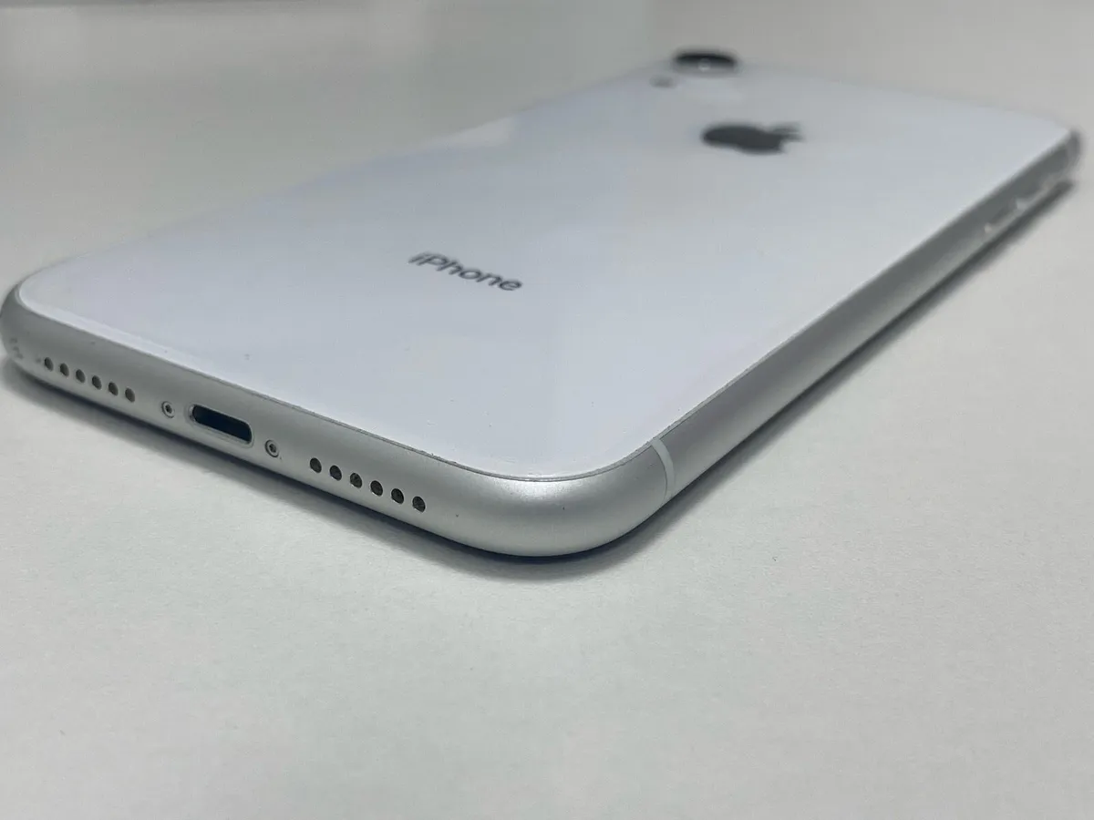 white iPhone Dual SIM any network - Image 4