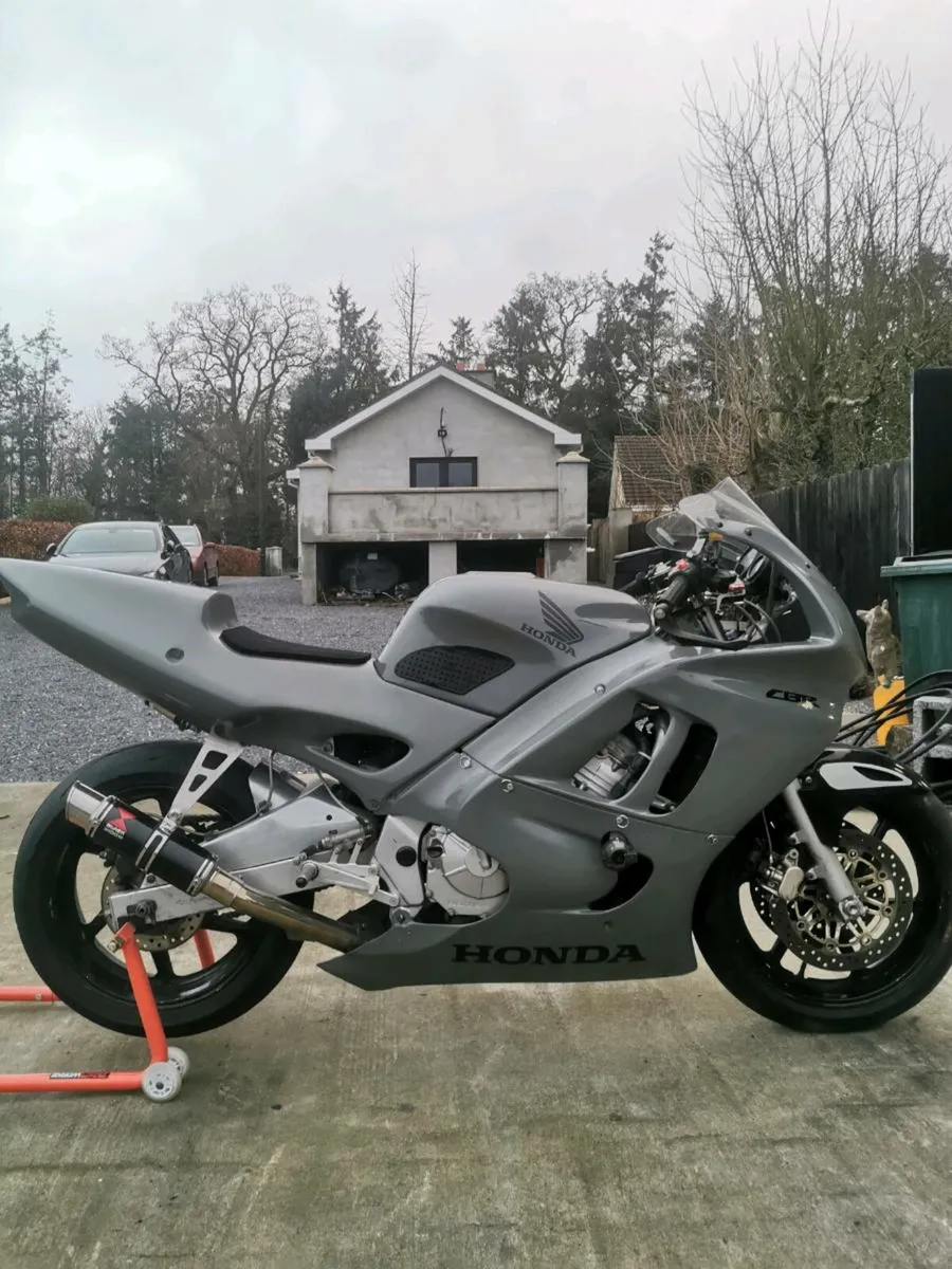 Honda cbr 600 track bike / race bike - Image 1