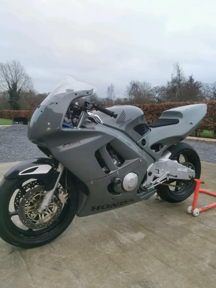 Honda cbr 600 track bike / race bike - Image 4