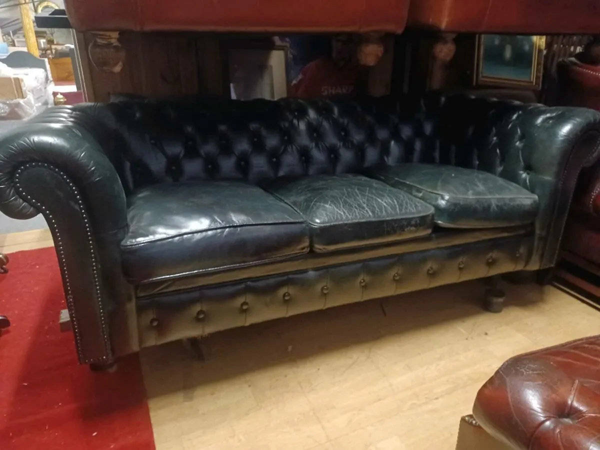 Chesterfield sitee - Image 1